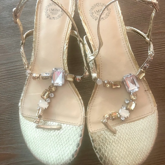J Miller ladies Stunning Jeweled Gold Sandals Size 9.5 . - Picture 1 of 10